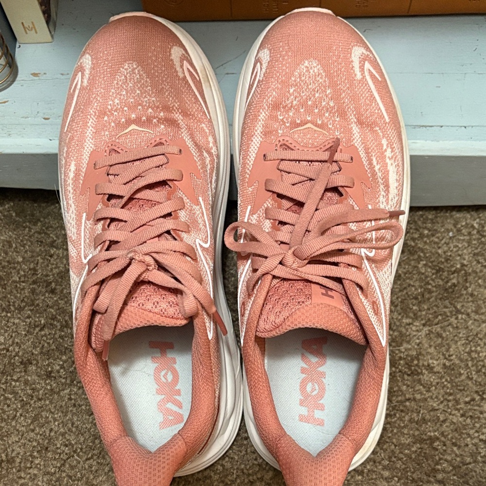 Hoka Clifton 10